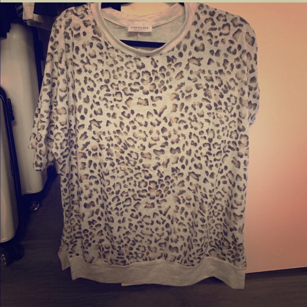 Vici leopard/cheetah top 💖
